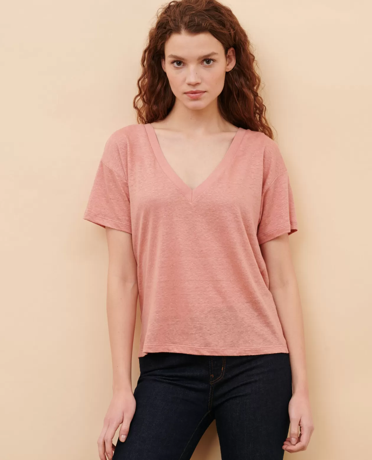 Store Comptoir des Cotonniers Sarah - Linen V-Neck T-Shirt 13 Pink