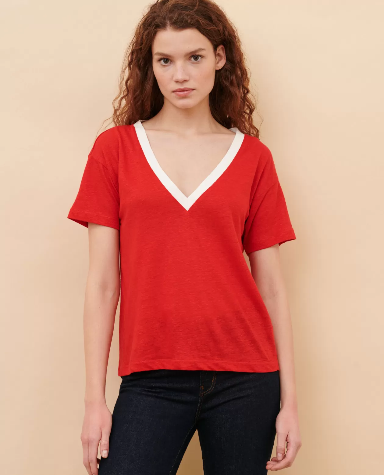 Cheap Comptoir des Cotonniers Sarah - Linen V-Neck T-Shirt 5039C Str Fieryred Gardenia