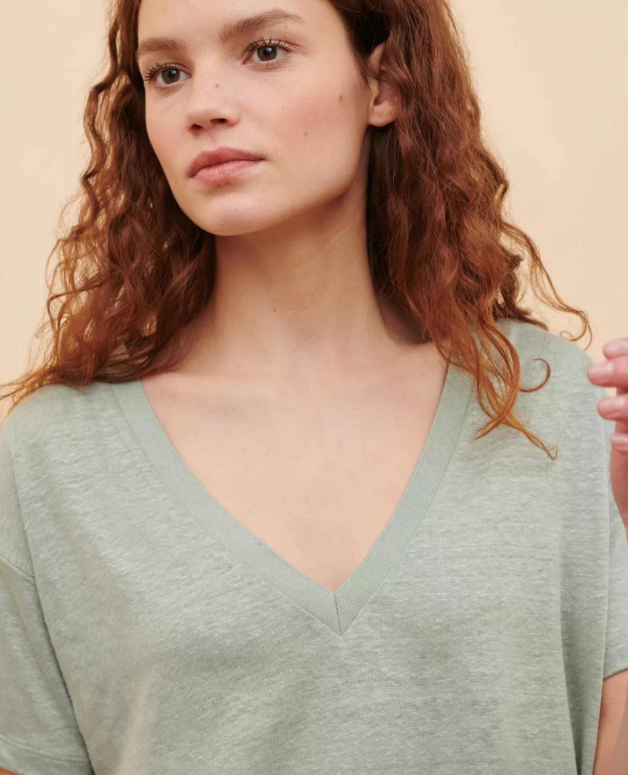 Best Sale Comptoir des Cotonniers Sarah - Linen V-Neck T-Shirt 54 Green