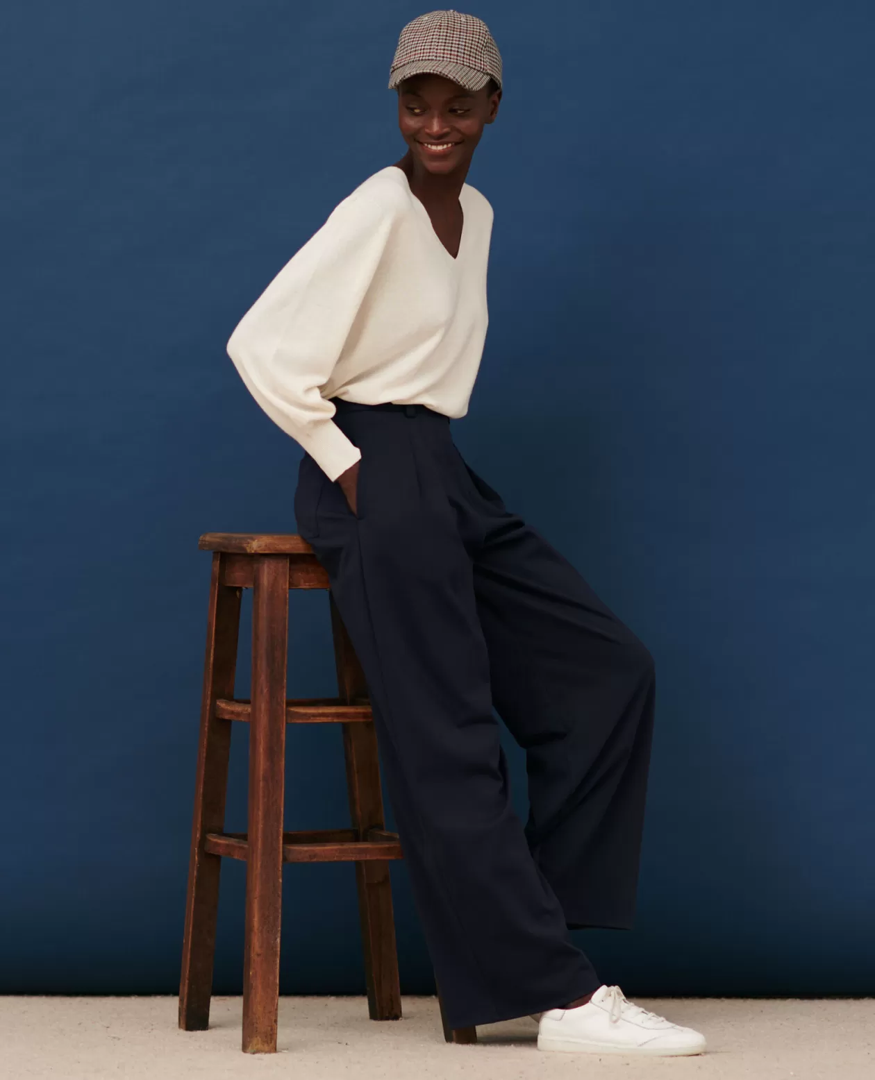Online Comptoir des Cotonniers Yvonne - Wide Pleated Trousers. 7012C 69 Navy