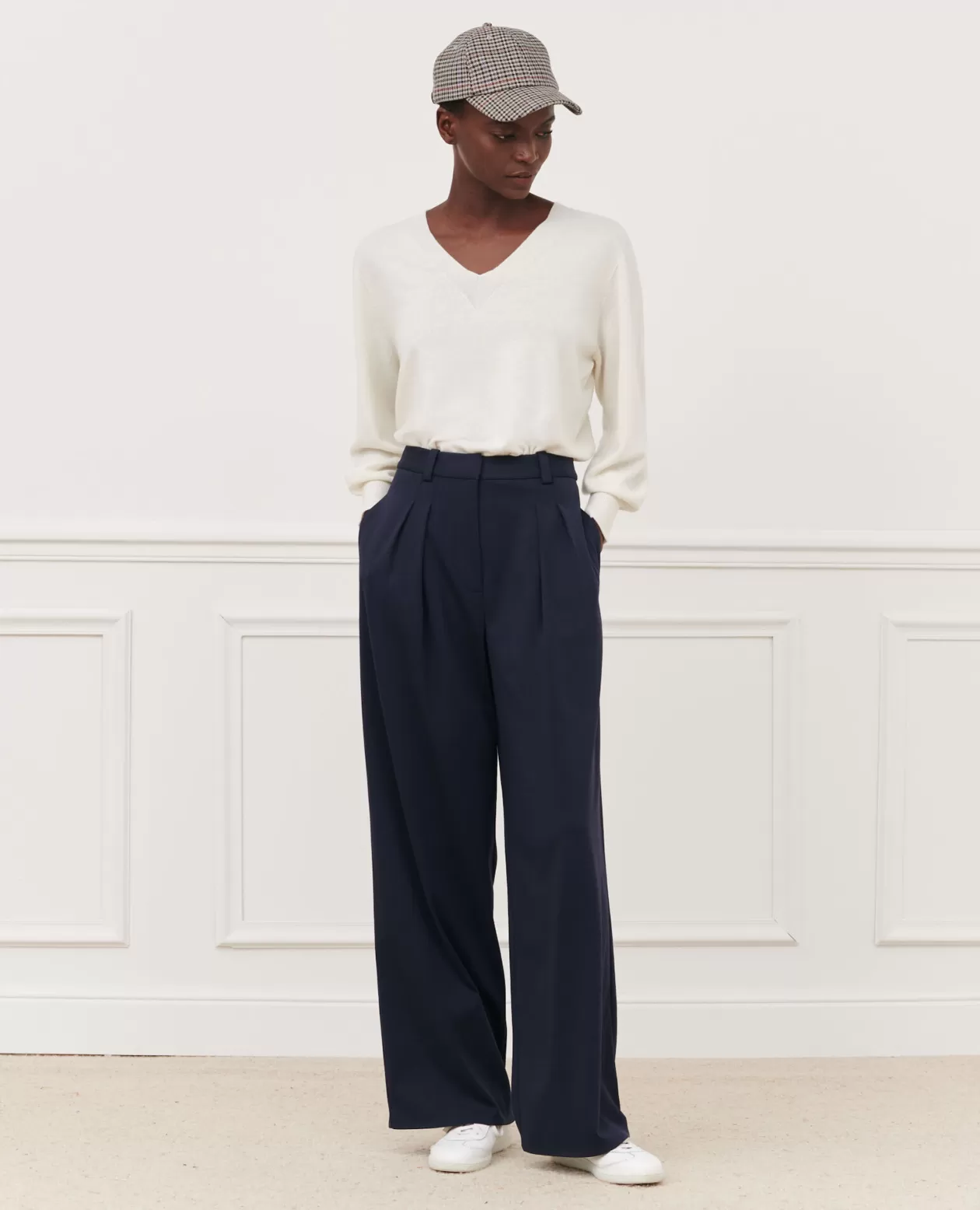 Online Comptoir des Cotonniers Yvonne - Wide Pleated Trousers. 7012C 69 Navy